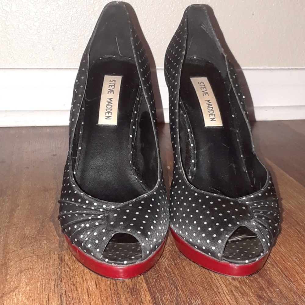 Polka dot heels. - Picture 2 of 5